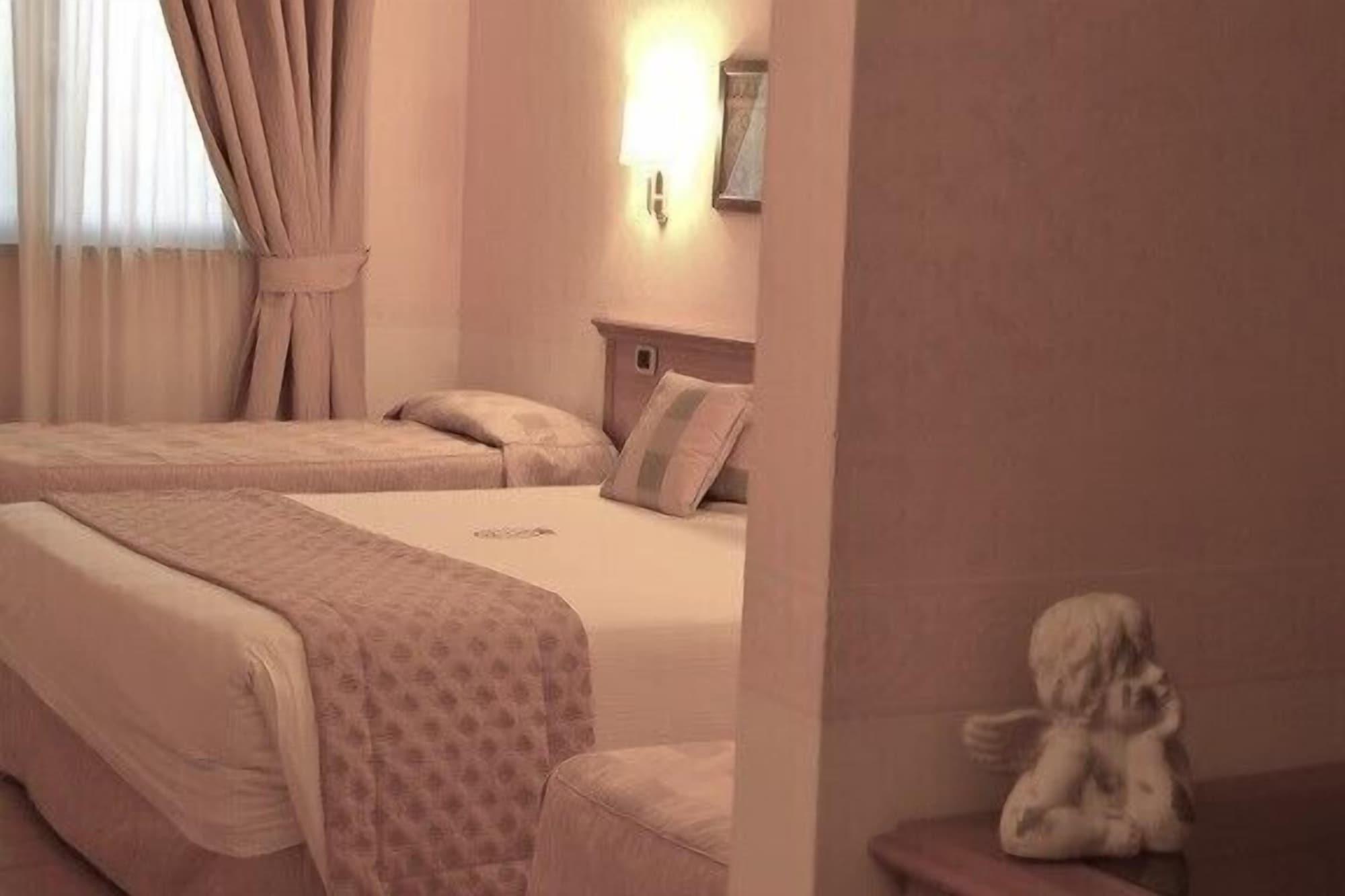 Seccy Hotel Boutique Art & Museum Fiumicino Buitenkant foto