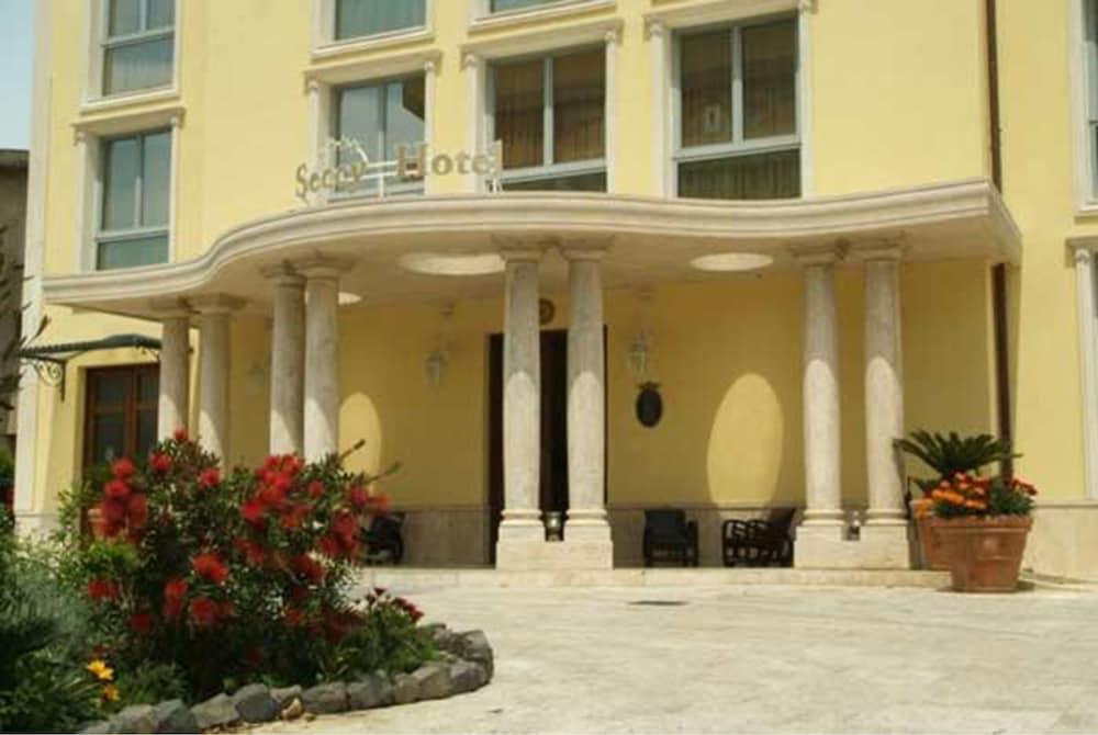 Seccy Hotel Boutique Art & Museum Fiumicino Buitenkant foto