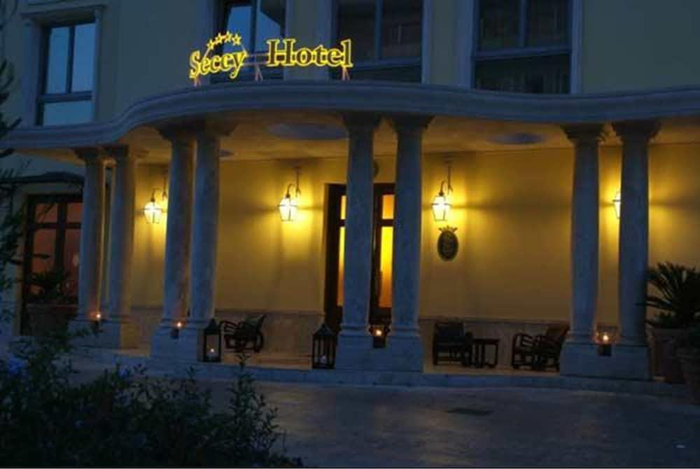 Seccy Hotel Boutique Art & Museum Fiumicino Buitenkant foto