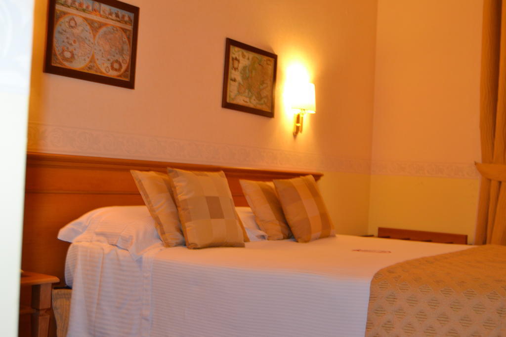 Seccy Hotel Boutique Art & Museum Fiumicino Kamer foto