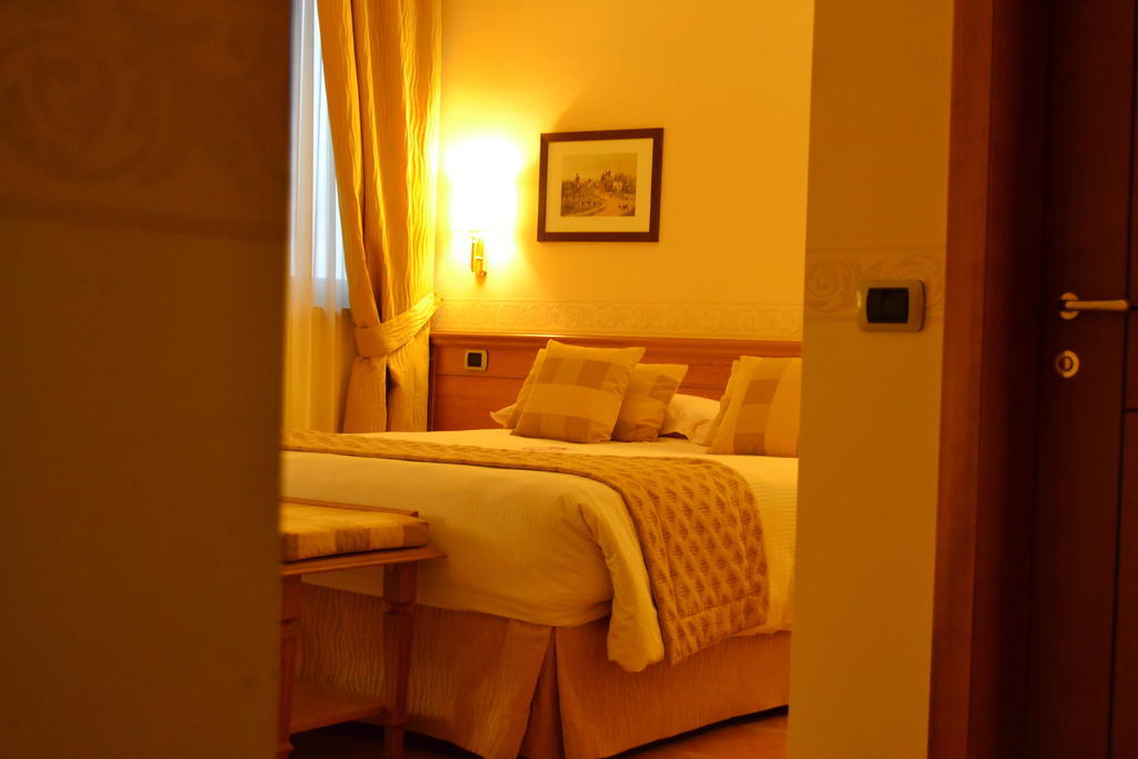 Seccy Hotel Boutique Art & Museum Fiumicino Kamer foto