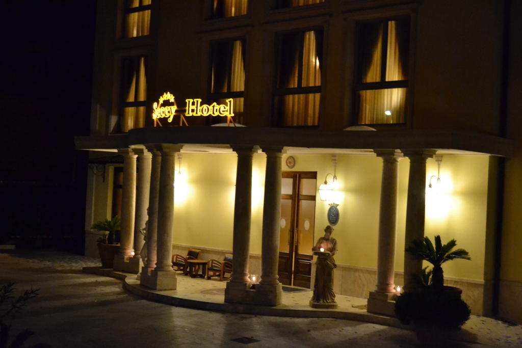 Seccy Hotel Boutique Art & Museum Fiumicino Buitenkant foto